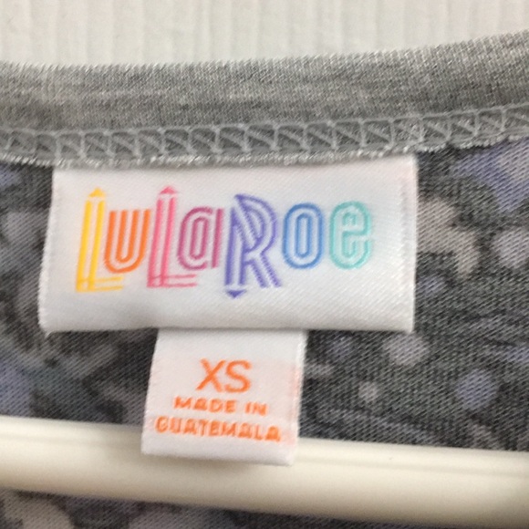 🎉💕BEAUTIFUL BNWT LULAROE XS RANDY TOP💕🎉 - Picture 3 of 8